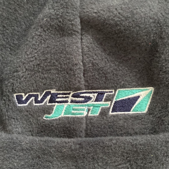 NWT WESTJET AIRLINES WJA WS tuque hat fleece navy embroidered logo - Picture 2 of 2